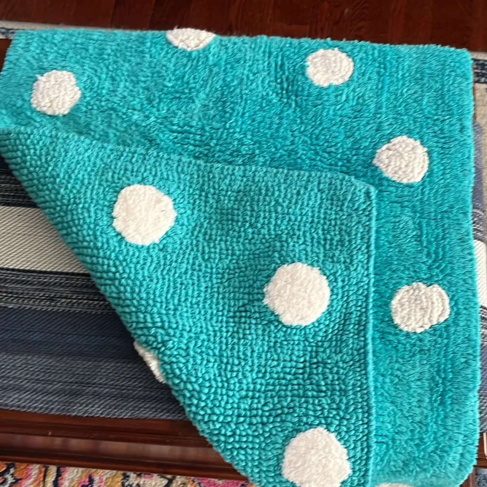 Kate Spade bath rug  21 by 34 inches NWT